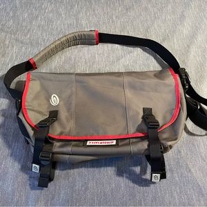 Timbuk2 messenger bag with inserts gray with red 19” long quick tight clip
